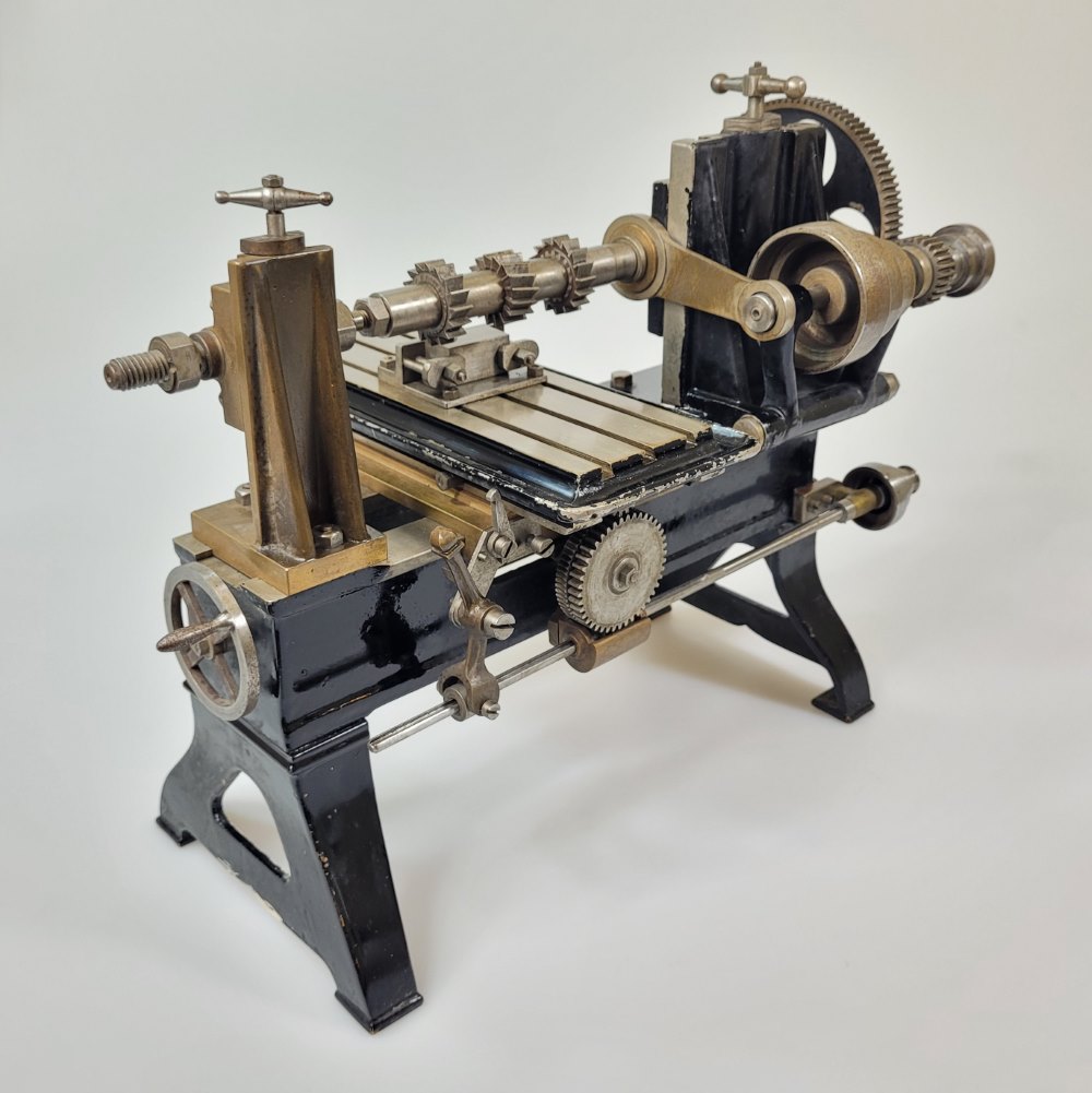 100 Jahre alte Miniaturmaschine - funktionsfähig!